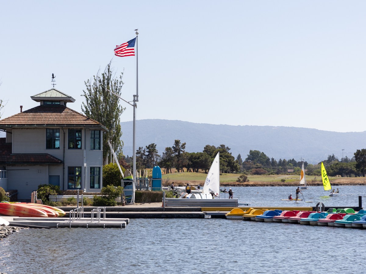 Power boat and other equipment stolen from Shoreline lake in Mountain View